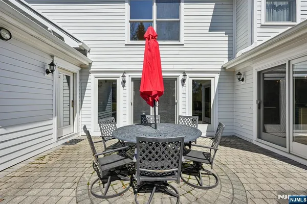 $2,565,000 | 416 Devonshire Drive, Franklin Lakes, NJ 07417