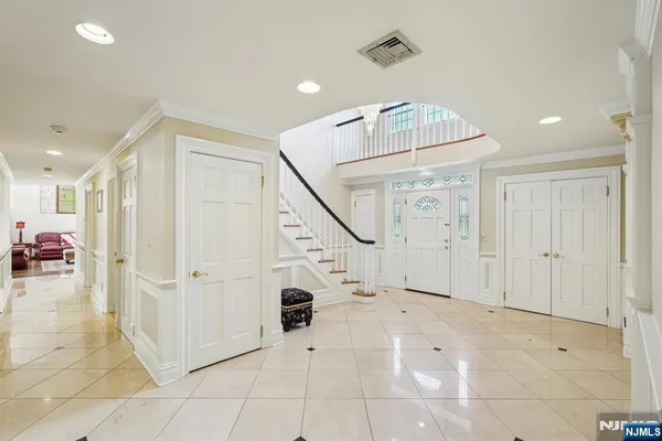 $2,565,000 | 416 Devonshire Drive, Franklin Lakes, NJ 07417