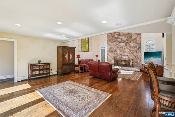 $2,565,000 | 416 Devonshire Drive, Franklin Lakes, NJ 07417
