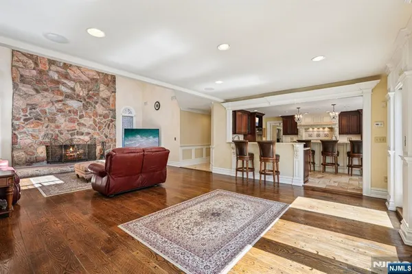 $2,565,000 | 416 Devonshire Drive, Franklin Lakes, NJ 07417