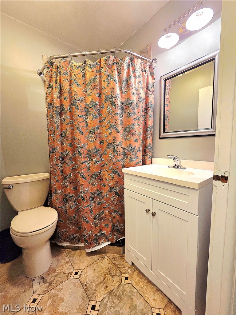 7700 Webster Road Middleburg Heights, OH 44130 - Photo 29 of 48 Full 2nd Bathroom with Shower