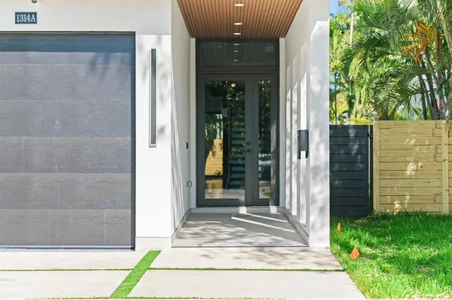 a view of entrance door of the house