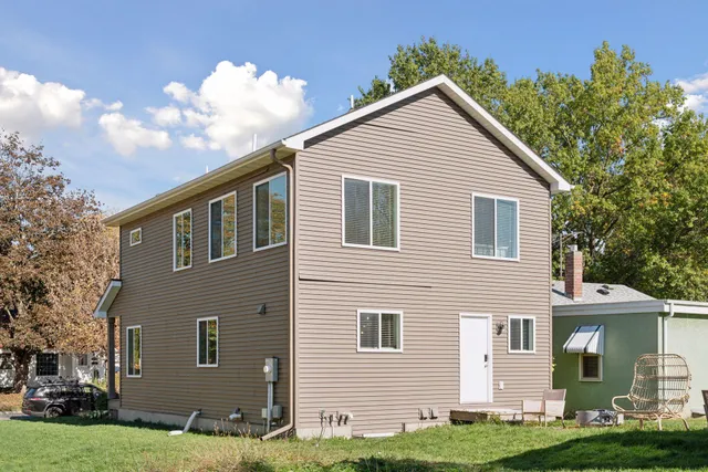 $3,195 | 2084 Reaney Avenue East, St. Paul, MN 55119