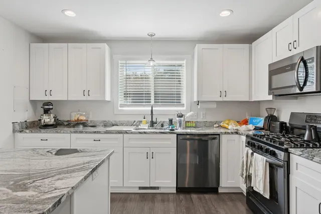 $3,195 | 2084 Reaney Avenue East, St. Paul, MN 55119