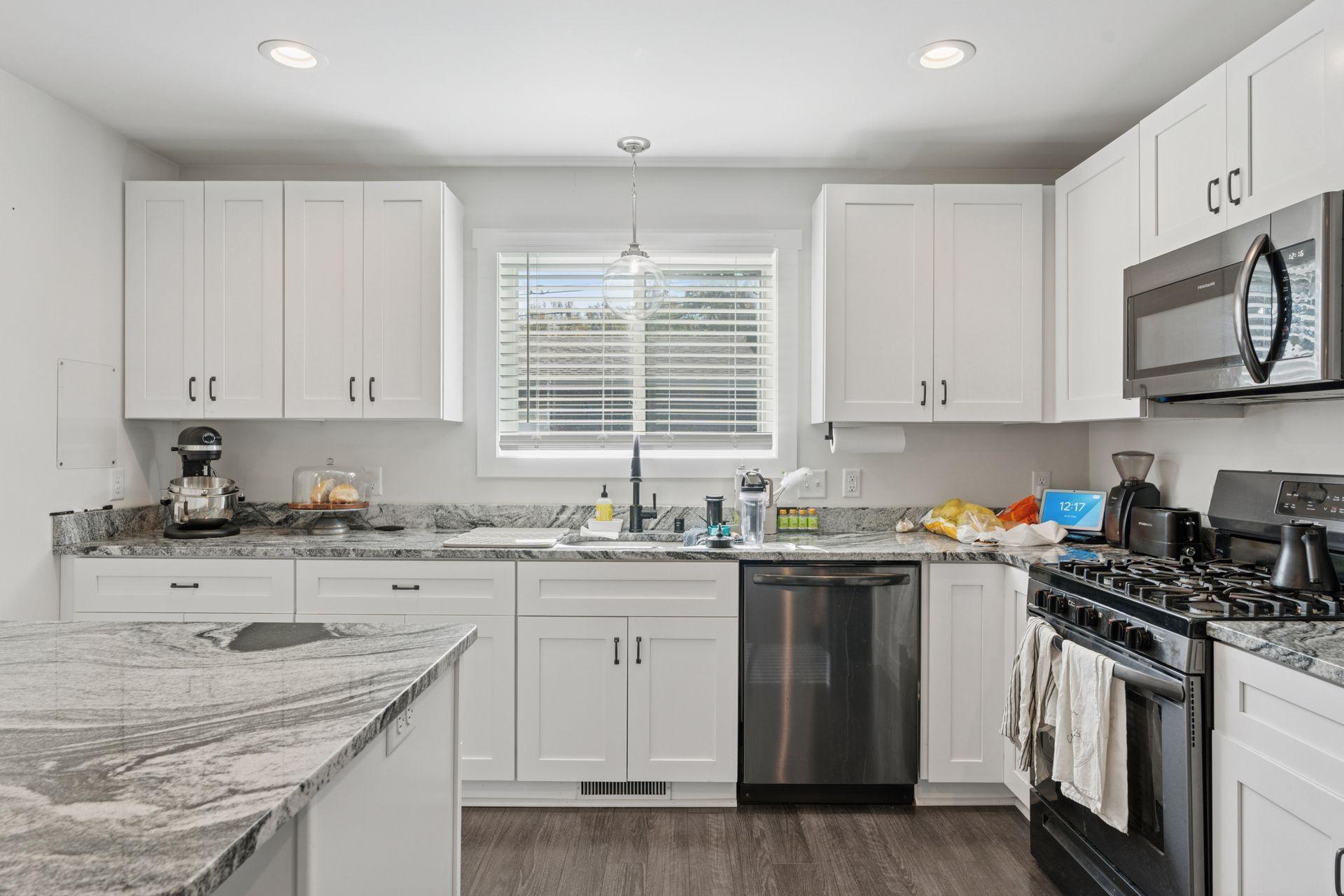 2084 Reaney Avenue East St. Paul, MN 55119 - Photo 9 of 21