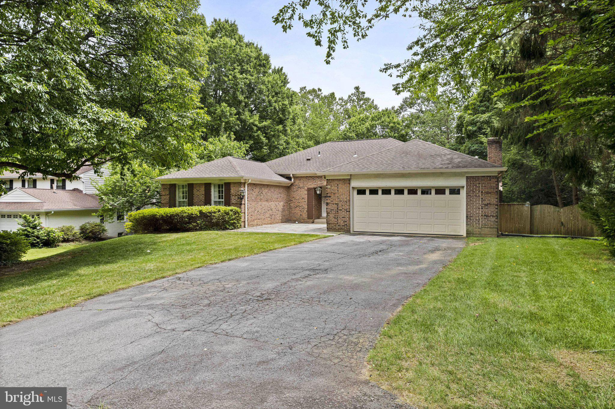 712 Ridge Drive McLean, VA 22101 - Photo 2 of 16 All brick home