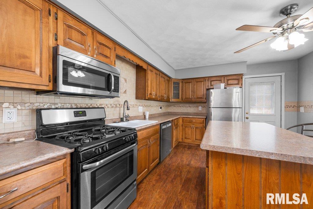 2425 4th Street Moline, IL 61265 - Photo 11 of 36 Gallery Image 11