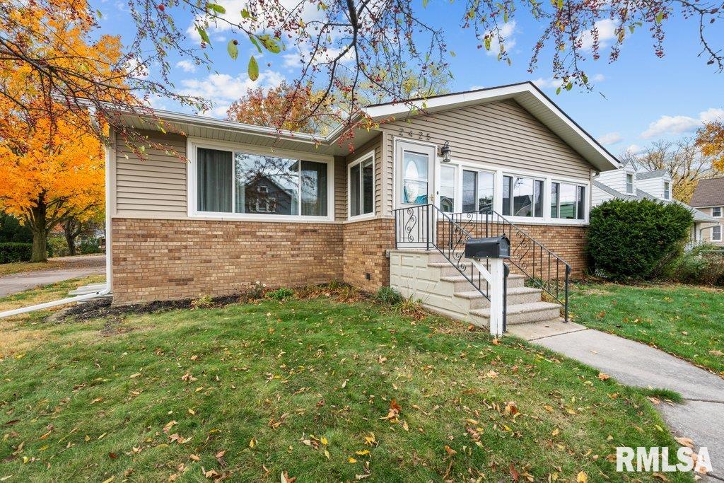 2425 4th Street Moline, IL 61265 - Photo 3 of 36 Gallery Image 3