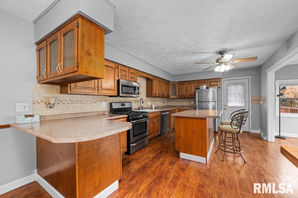 2425 4th Street Moline, IL 61265 - Photo 8 of 36 Gallery Image 8