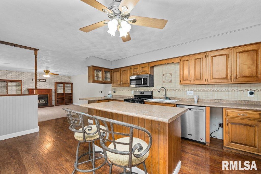 2425 4th Street Moline, IL 61265 - Photo 9 of 36 Gallery Image 9