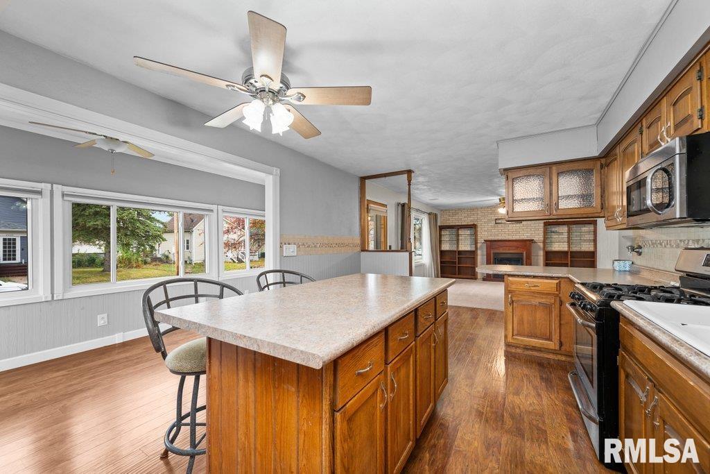 2425 4th Street Moline, IL 61265 - Photo 10 of 36 Gallery Image 10