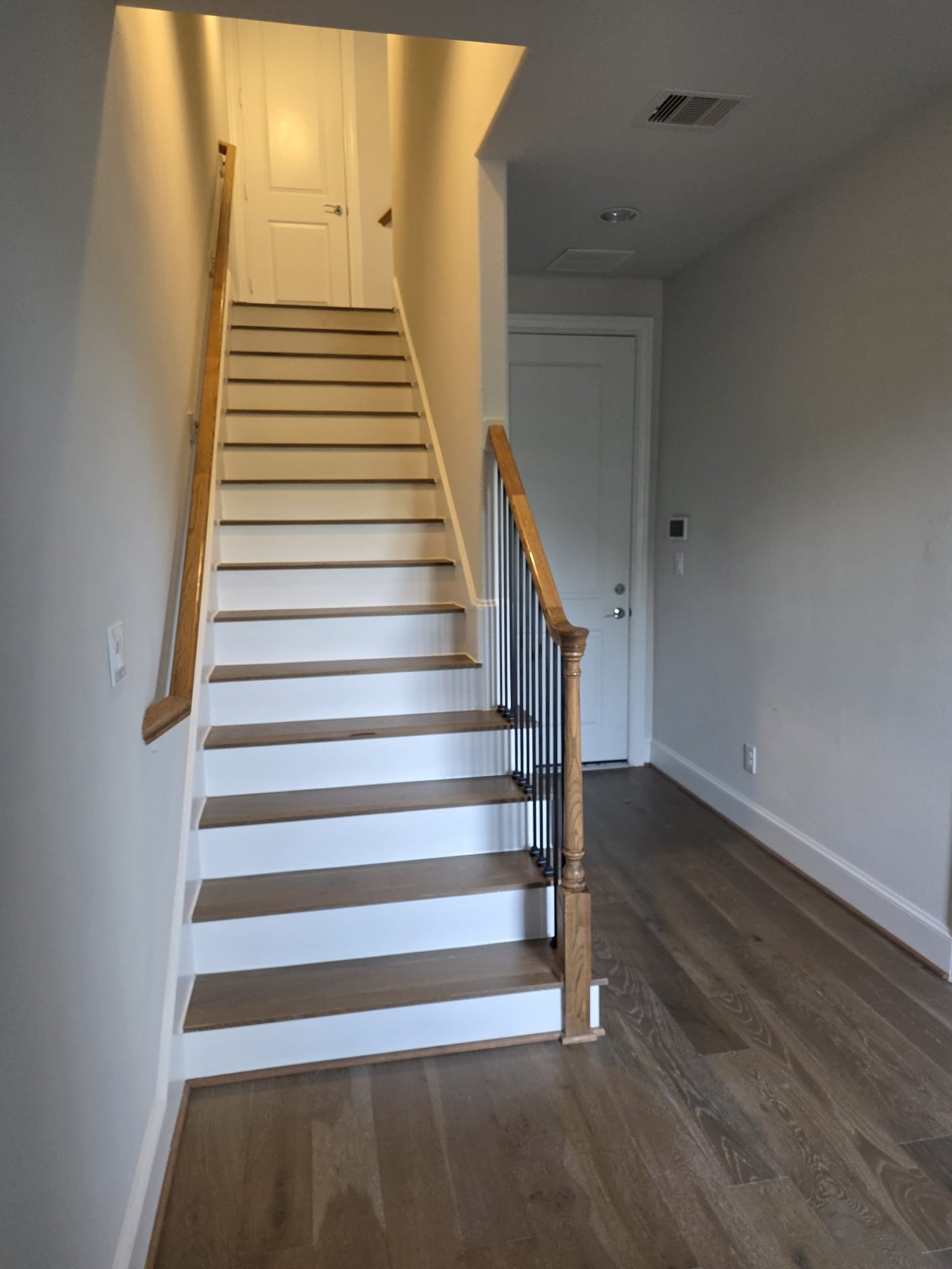 815 Bringhurst Street Houston, TX 77020 - Photo 3 of 19 LOBBY ENTRY