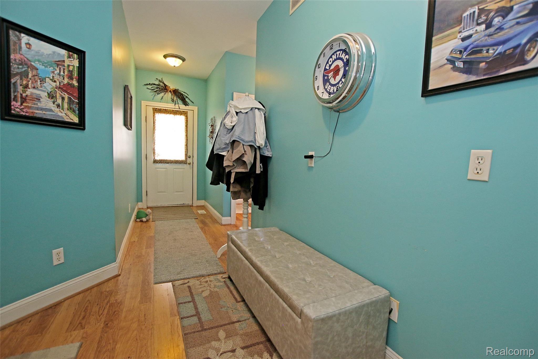 9026 Washburn Road Goodrich, MI 48438 - Photo 19 of 74 19) Side Entry.jpg