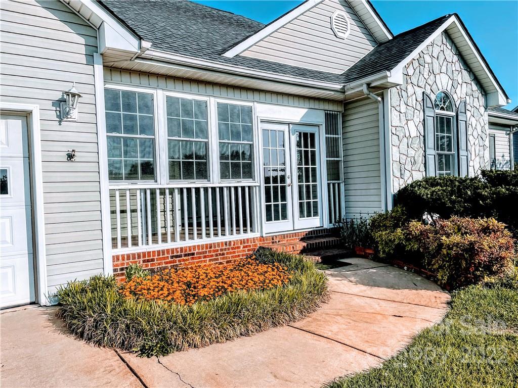 181 Hunters Trace Rutherfordton, NC 28139 - Photo 2 of 15 a front view of a house with a garden