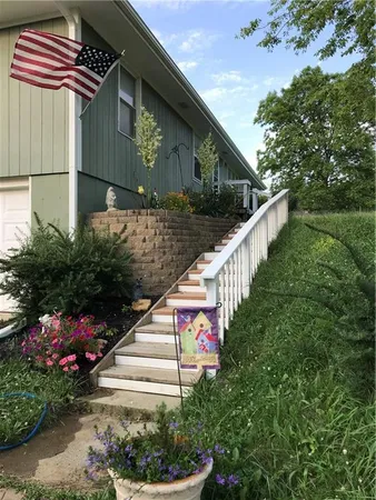 $369,900 | 19046 106th Street, McLouth, KS 66054