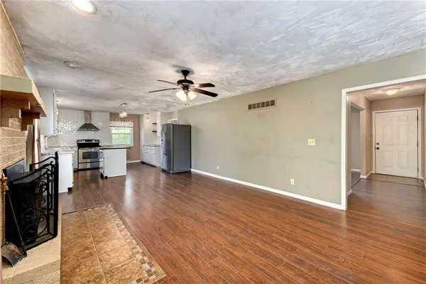 $369,900 | 19046 106th Street, McLouth, KS 66054