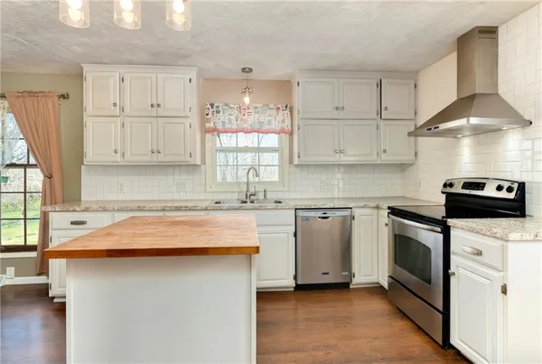 $369,900 | 19046 106th Street, McLouth, KS 66054