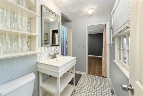 $369,900 | 19046 106th Street, McLouth, KS 66054