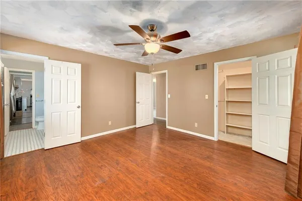 $369,900 | 19046 106th Street, McLouth, KS 66054