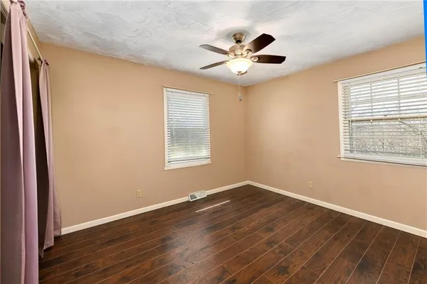 $369,900 | 19046 106th Street, McLouth, KS 66054