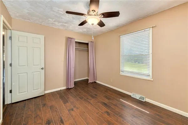 $369,900 | 19046 106th Street, McLouth, KS 66054