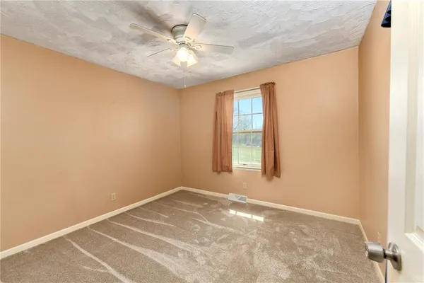 $369,900 | 19046 106th Street, McLouth, KS 66054