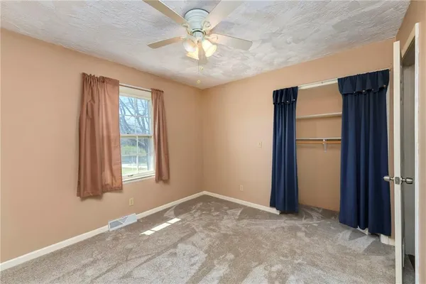 $369,900 | 19046 106th Street, McLouth, KS 66054
