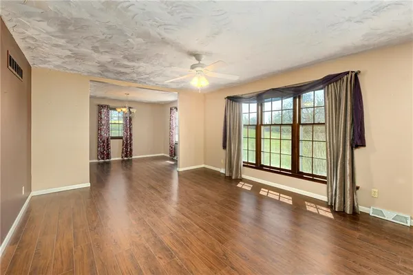 $369,900 | 19046 106th Street, McLouth, KS 66054