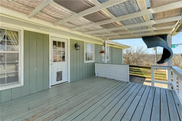 $369,900 | 19046 106th Street, McLouth, KS 66054