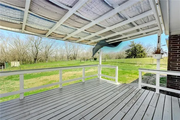 $369,900 | 19046 106th Street, McLouth, KS 66054