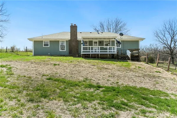 $369,900 | 19046 106th Street, McLouth, KS 66054