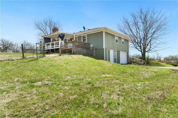 $369,900 | 19046 106th Street, McLouth, KS 66054