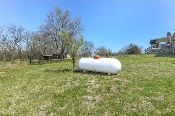 $369,900 | 19046 106th Street, McLouth, KS 66054