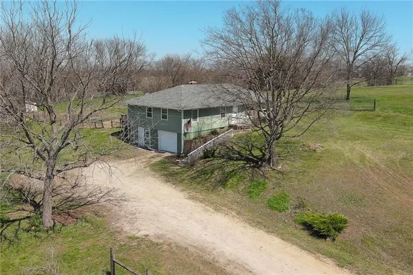 $369,900 | 19046 106th Street, McLouth, KS 66054