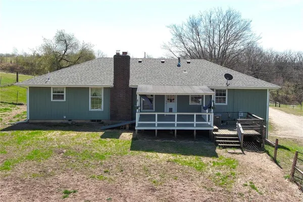 $369,900 | 19046 106th Street, McLouth, KS 66054