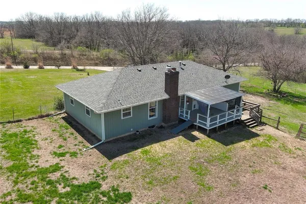 $369,900 | 19046 106th Street, McLouth, KS 66054