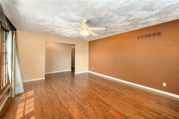 $369,900 | 19046 106th Street, McLouth, KS 66054