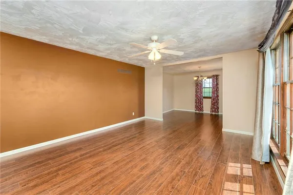 $369,900 | 19046 106th Street, McLouth, KS 66054