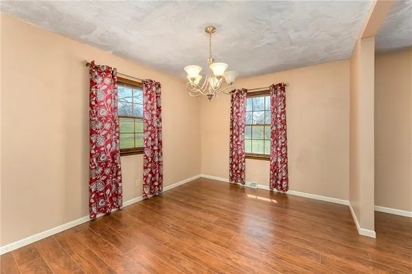 $369,900 | 19046 106th Street, McLouth, KS 66054