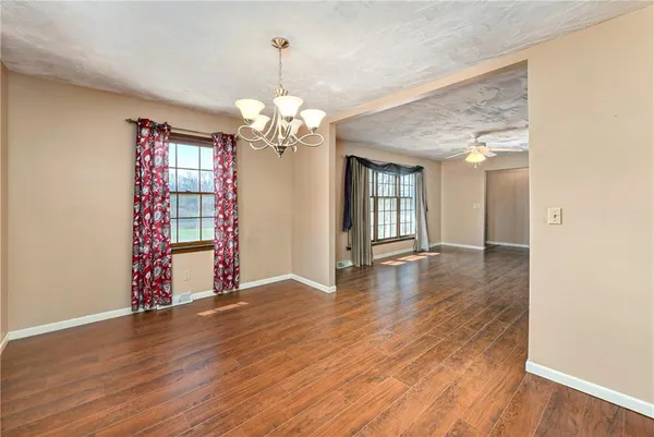 $369,900 | 19046 106th Street, McLouth, KS 66054