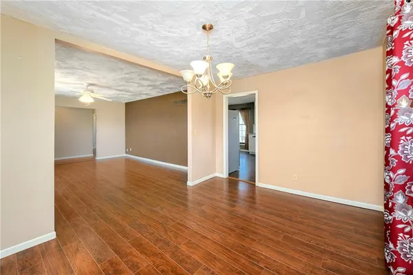 $369,900 | 19046 106th Street, McLouth, KS 66054