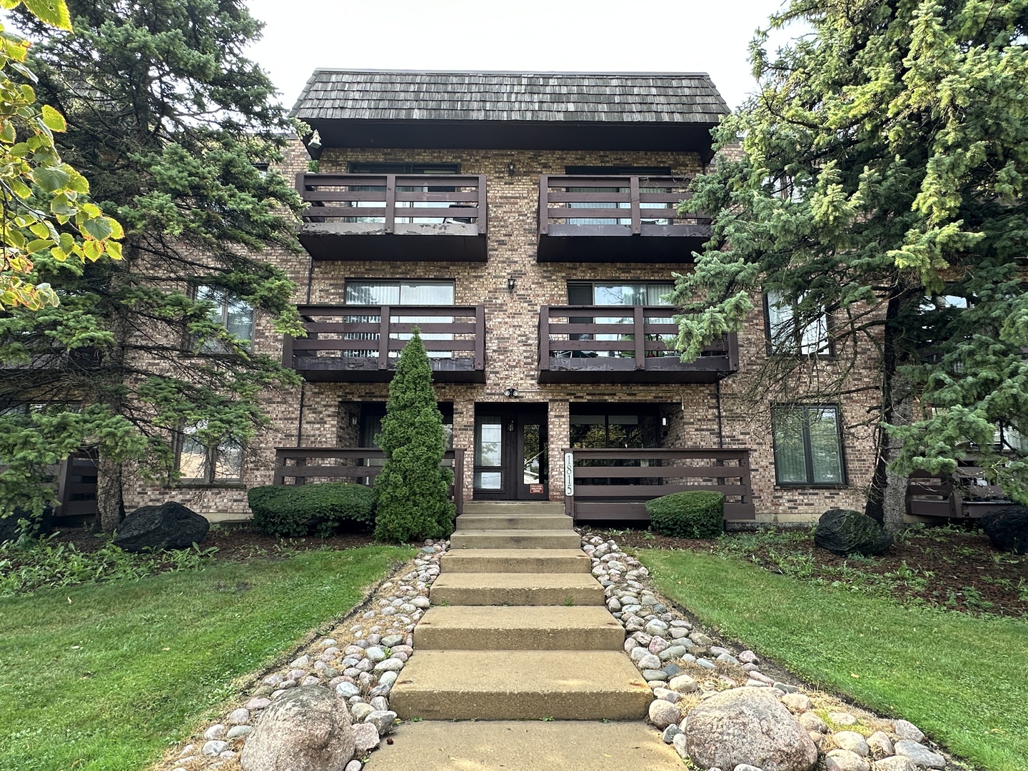 1815 Oakton Street, Unit 2A Park Ridge, IL 60068 - Photo 1 of 17 Gallery Image 1