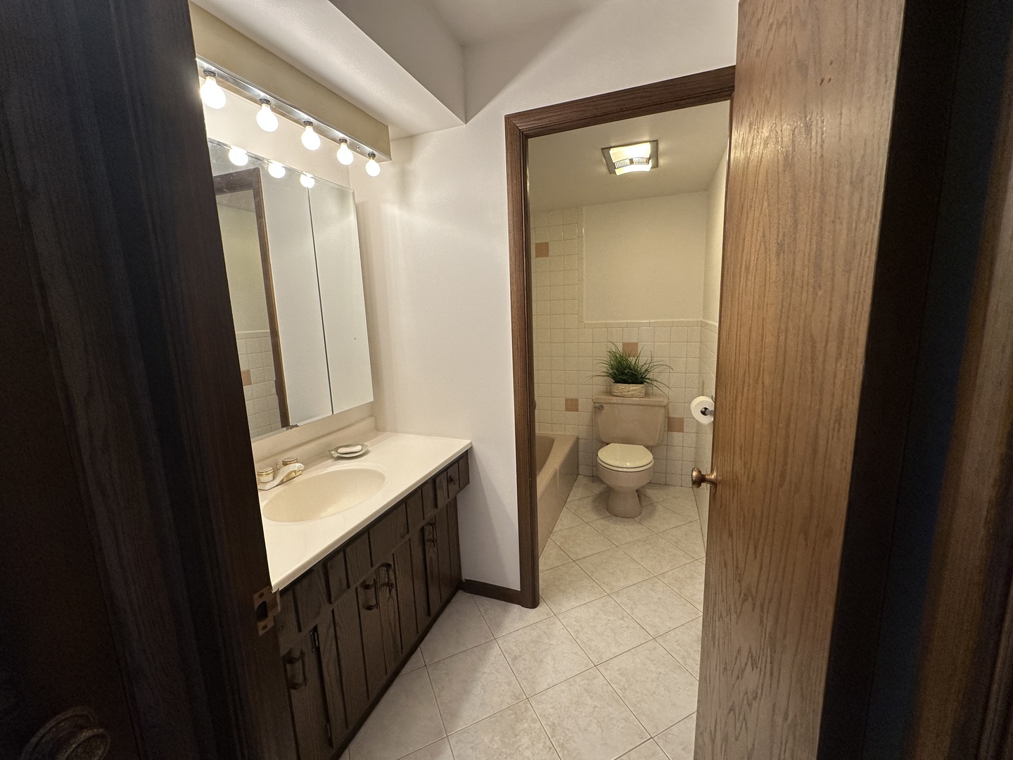 1815 Oakton Street, Unit 2A Park Ridge, IL 60068 - Photo 12 of 17 Gallery Image 12