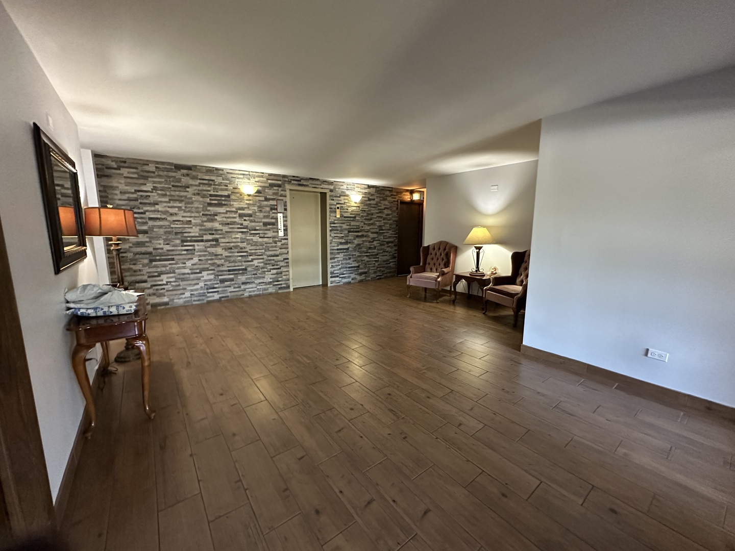1815 Oakton Street, Unit 2A Park Ridge, IL 60068 - Photo 16 of 17 Gallery Image 16