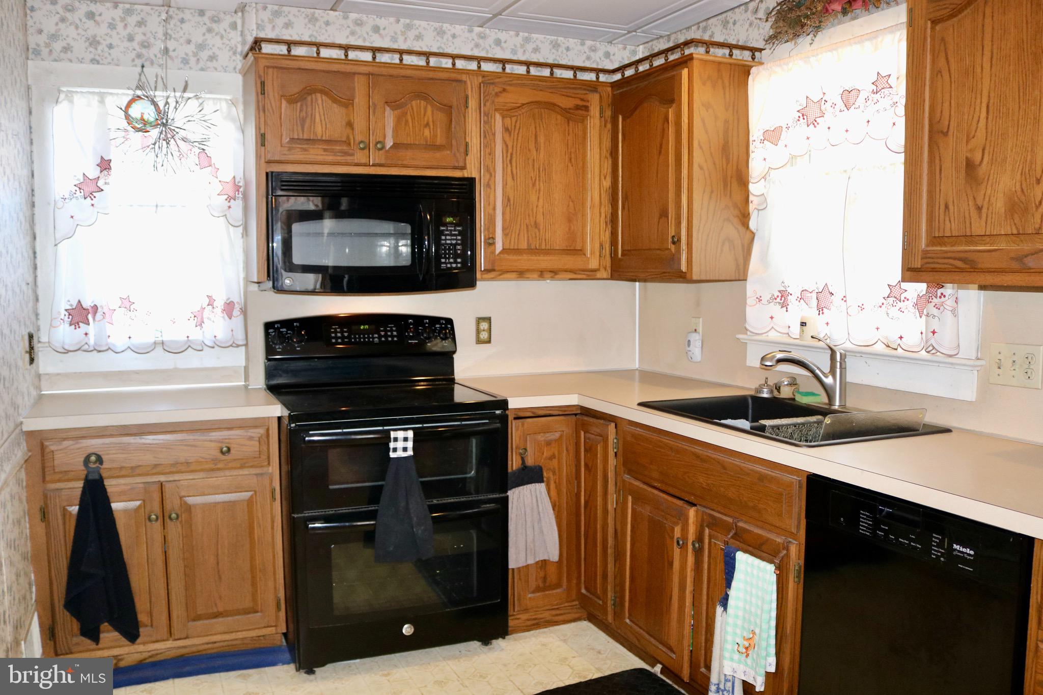 815 Haldeman Street Hopeland, PA 17543 - Photo 3 of 16 All appliances stay