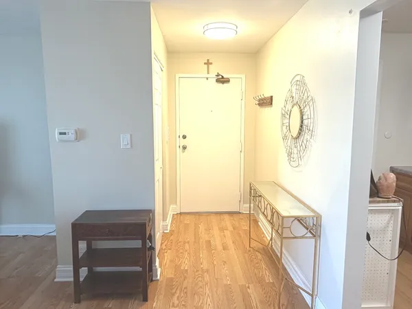 $168,900 | 703 West Central Road, Unit 1C8, Mount Prospect, IL 60056