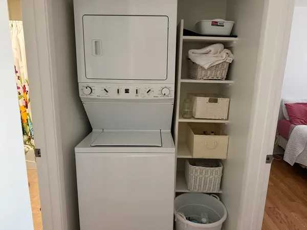 $168,900 | 703 West Central Road, Unit 1C8, Mount Prospect, IL 60056