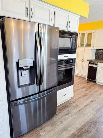 $425,000 | 8011 Gillette Street, Lenexa, KS 66215