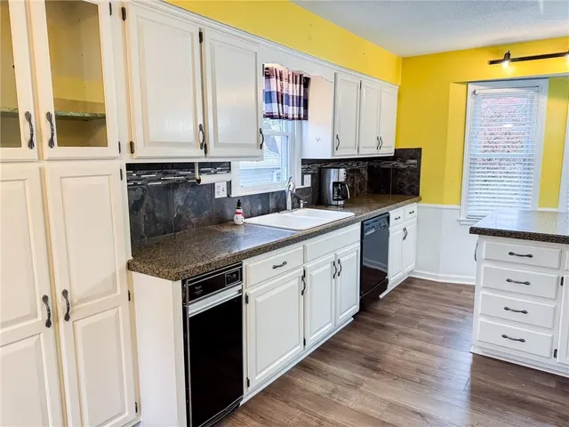 $425,000 | 8011 Gillette Street, Lenexa, KS 66215