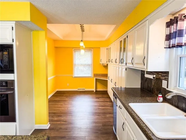 $425,000 | 8011 Gillette Street, Lenexa, KS 66215